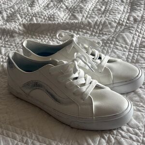 Blowfish White Low-Top Casual Sneakers